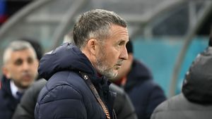 „Când era fata mea bolnavă, îmi dădea mesaje. Nu vii și îi spui fetei mele că aprindeai lumânări”. Discuțiile secrete și explozive dintre Becali și Marius Șumudică, dezvăluite de Meme Stoica: „Gigi, prea mare pușcărie de antrenor ai! Ia-mă pe mine!”