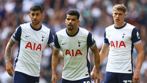 Tottenham a luat decizia să-l vândă pe fundaşul central! Vestea are impact direct şi pentru Radu Drăguşin