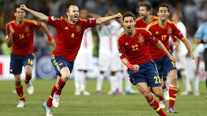 "Furia Roja" merge în FINALĂ‚!** Portugalia - Spania 0-0, d.p: 2-4! Moutinho, Alves și Xabi Alonso au ratat! Ramos, gol din scăriță! Ronaldo n-a bătut
