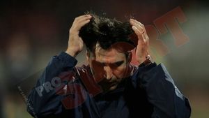 Pițurcă e resemnat:** "Sper să scăpăm de retrogradare!" VEZI câți jucători va aduce Știința în iarnă și cine pleacă!