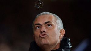 "Bine că nu trebuie să port o brățară electronică!" Reacția lui Mourinho după ce a fost  suspendat în Anglia