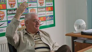 Dragomir: "Prunea nu știe 80 de cuvinte în română, Lupescu nu știe nici să meargă pe stradă"