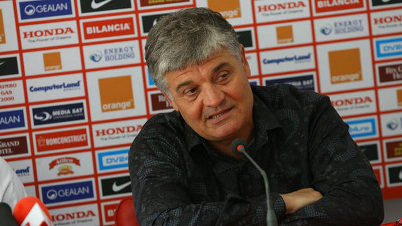 Dinamo vrea un fundaș central și un mijlocaș defensiv!** "Dacă se vor rezolva, putem să terminăm în primele 3"