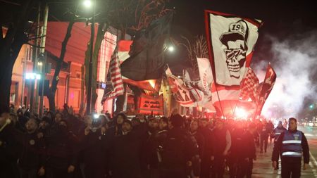 Spectacol pe străzile Aradului înainte de UTA - FCSB! Galeria „Bătrânei Doamne” a revenit pe stadion. VIDEO