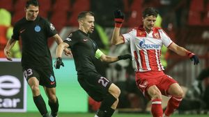 Roşu direct! Fază controversată în Steaua Roşie - FCSB, în care a fost implicat Darius Olaru