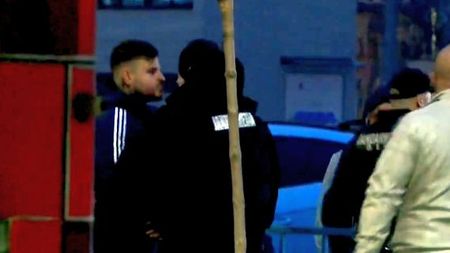 Adrian Mititelu Jr. a făcut scandal după FC U Craiova – UTA Arad! A sărit gardul să se ia la bătaie cu fanii