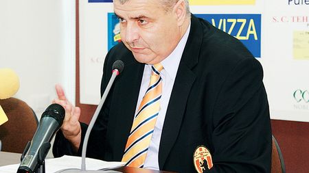 „Negocieri dificile" sub Pietricica!