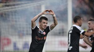 Curg ofertele pentru dinamoviști. Hanca a ajuns pe radarul a două echipe din Ligue 1: "Rămâne de văzut dacă voi pleca înainte sau după preliminarii"