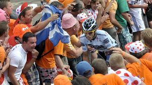 21 + 21! Chinul continuă pentru pluton! Urmează Alpe d''Huez, unul dintre munții de legendă ai Turului Franței