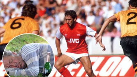 Decăderea unui star: de la o viață în lux în anii '80, la dormit prin parcuri în 2015. Ce s-a întâmplat cu Kenny Sansom