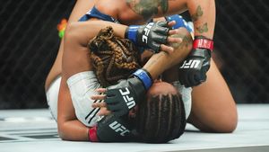 A bătut-o pe adversară și apoi a dansat twerk în fața ei. Cum arată cea mai controversată luptătoare MMA. GALERIE FOTO