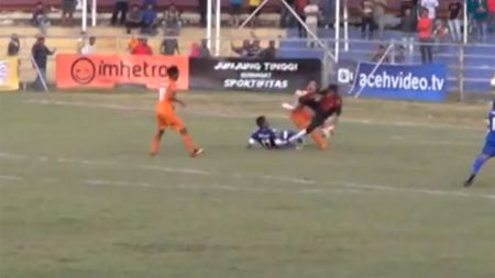 Tragedie în Indonezia. Un jucător a fost ucis de un adversar, în urma unei faze de joc