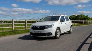 Un tânăr care conducea o Dacia Sandero a fost prins de radar cu 189 km/h, viteză mai mare decât cea maximă din fabrică! Poliția a luat măsuri dure