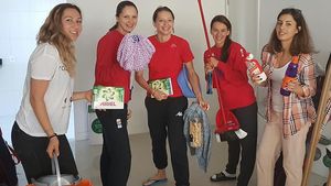 IMAGINEA ZILEI | Relatările spadasinei Ana Maria Popescu după prima ieșire prin Rio. Coșul cu "bunătăți": mătură, mop, detergent, umerașe, cârlige de rufe!