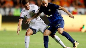 Am zburat în play-off-ul Europa League, APOEL - Viitorul 4-0. Cronica unui meci în care fundașii l-au trădat pe Hagi în prelungirile partidei: Țîru și Marius Constantin s-au întrecut în erori. La general, după 180 de minute, era 1-1 