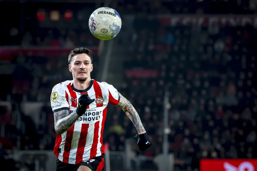 Antrenorul lui PSV a tunat după meciul în care Dennis Man a dezamăgit. „Efectiv mă gândeam: la ce mă uit?”