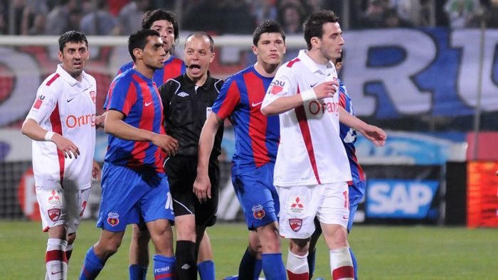 Dezvăluiri incredibile făcute de un fost arbitru FIFA! Cum i-a oferit bani chiar observatorul meciului pe care i-a cerut să îl trucheze: „Am vorbit eu cu primarul și avem cinci buchete de trandafiri” | VIDEO EXCLUSIV ProSport Live