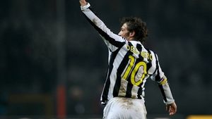 VIDEO Juve s-a pregătit pentru "dubla" cu modesta Shamrock Rovers, jucând un amical de lux cu Ol.Lyon