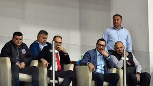 „MApN să-şi plătească militarii, nu să plătească o echipă de fotbal”. Atac dezlănțuit la Florin Talpan