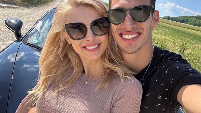 Primele imagini cu Andreea Bălan și tenismenul Victor Cornea. Solista radiază de fericire în brațele sportivului, dar fanii au criticat-o dur: „De ce nu cineva de vârsta ta?” | FOTO