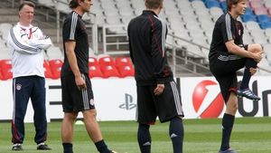 Van Gaal a început războiul psihologic: "Urmez o cale mai grea decât Mourinho! Prefer să distrez publicul"