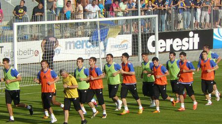 Prezentare de gală pentru Petrolul!** Grecii de la AEK vin pe "Ilie Oană"