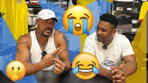 Puneți voi emoticoanele! Wesley și Eric, cei mai buni marcatori străini din istoria fotbalului românesc, dialog fabulos. „Sper să mai pot să schimbăm o pasă. Dacă apuc să repar inima și picioarele, am zis că o să-l chem să realizăm visul românilor, să jucăm împreună... măcar 5 minute. Nu ne-au vrut la națională”. „Urmează să mă operez la inimă”| VIDEO