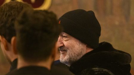 Ce a făcut Gigi Becali cu rețeta de antibiotice pe care a primit-o după operația pe coloană: „Te doare!”