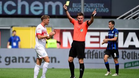 Nu e glumă: arbitrul desemnat de UEFA pentru FCSB - Manchester United a condus un meci de liga a patra la Bacău! Cum a fost posibil ca germanul să oficieze o partidă între două fruntașe ale județului moldav. EXCLUSIV