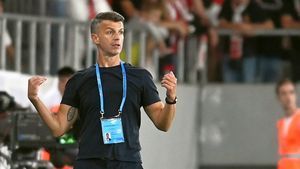 Ovidiu Burcă, deranjat de un reporter. Antrenorul „câinilor” s-a enervat la culme când a fost întrebat de demisie: „Vă rog frumos”