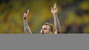 "Lăsați-ne să ne pregătim de Liga Campionilor!". Refrenul lui Borcea, adaptat de Alibec. Atacantul dezvăluie tot ce nu s-a văzut la TV 