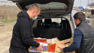 Cătălin Moroșanu continuă gesturile frumoase pentru bărbatul filmat călare pe cal în Iași: „La prima oră, Sergiu va merge la bancă”