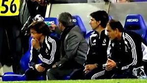 VIDEO SUPER TARE** Autografele sunt istorie! Vezi cum îi răsplătește Mourinho pe fani! :)