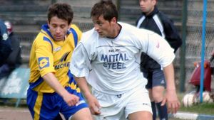 Fostul atacant Marius Păcurar, la 20 de ani de la epicul Dinamo – Foresta 4-5. „Și acum am adrenalină când vorbesc despre acel meci. În zece vieți nu ți se mai întâmplă așa ceva”. Ce primă au avut la pauză pentru limitarea dezastrului și de ce s-a lăsat de fotbal | EXCLUSIV