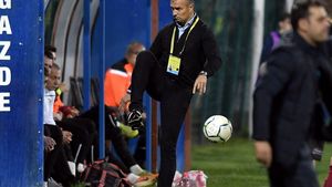 Cornel Dinu, impresionat de Daniel Pancu. „Dacă îi dai mingea, la a doua atingere e fault!”