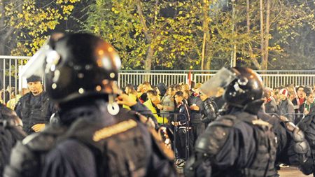 Poziția OFICIALĂ‚ a Jandarmeriei după evenimentele petrecute în Piața Victoriei: "Nu putem confirma că persoanele reținute fac parte din galerii!" Planul jandarmilor pentru serile următoare