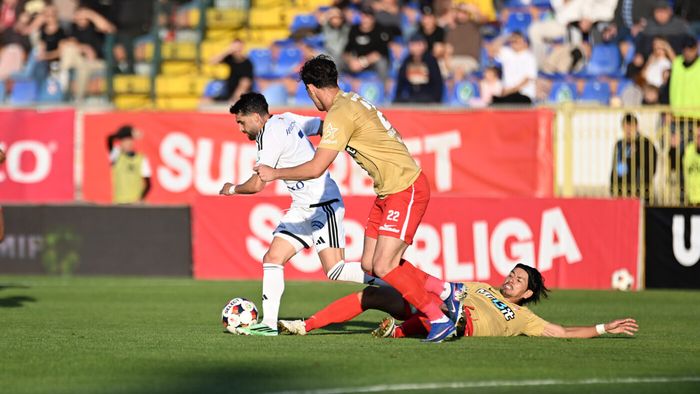 FC Botoșani – UTA 2-0, în etapa a 11-a din Superliga. Gazdele au mai înscris două goluri, ambele fiind anulate pentru ofsaid
