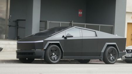 A cumpărat un Cybertruck nou de la Tesla, dar ce a descoperit la maşină e de necrezut