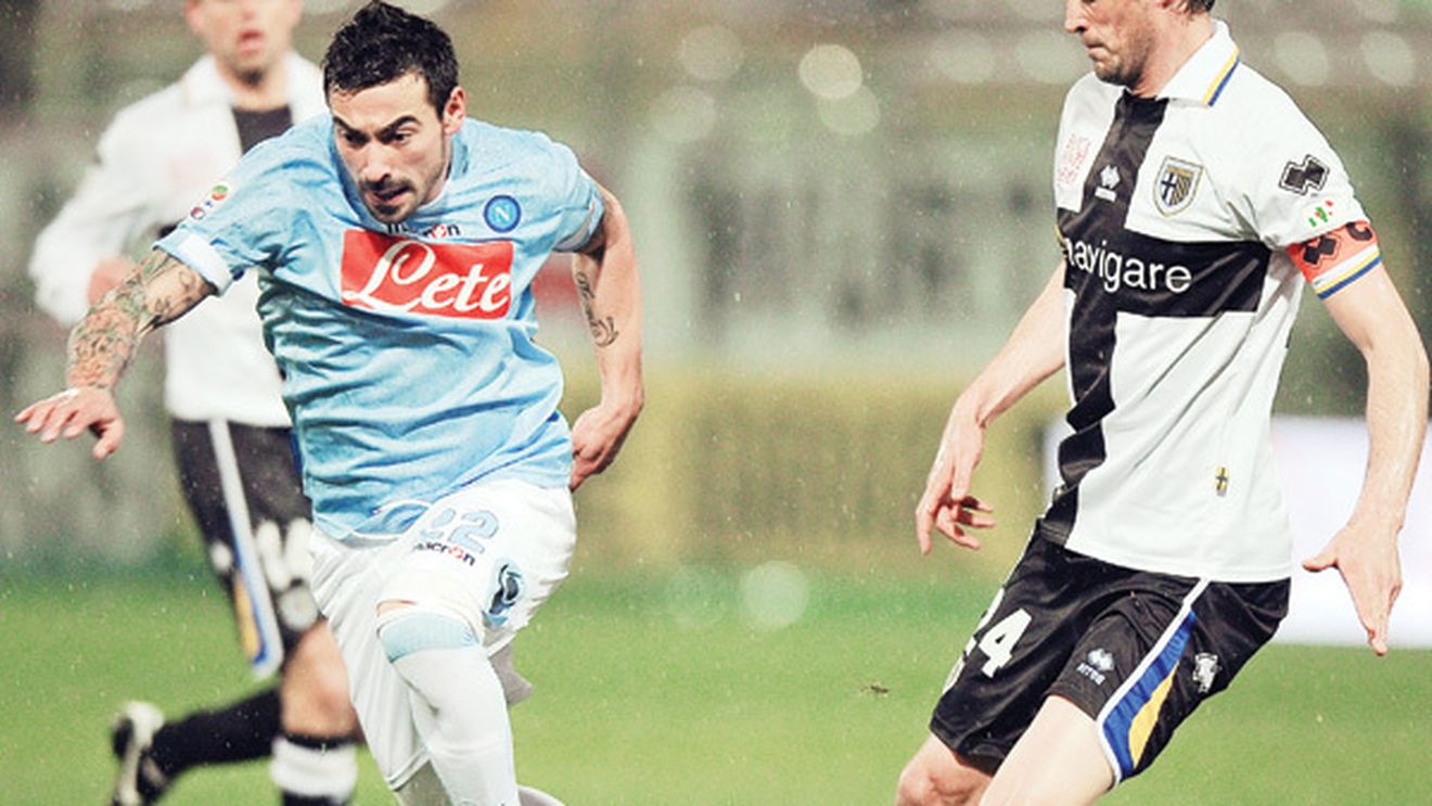 Jucătorii lui Napoli, la mâna femeilor!