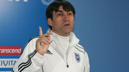 Cine are dreptate?** Pițurcă: "Contractele de prelungire ale lui Mititelu sunt NULE!"