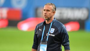 „Laurențiu Reghecampf pleacă în Arabia pe salariu de 2.000.000 de euro”. Mitică Dragomir ştie de ce a fost dat românul afară de patronii tunisieni