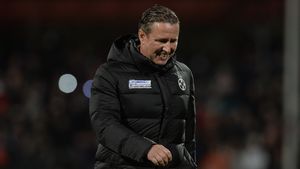 Reghecampf s-a luat de toată lumea! "Emil Boc e mic atât la propriu, cât și la figurat". Cum l-a amenințat pe Cornel Dinu: "E doar o rugăminte... deocamdată!"