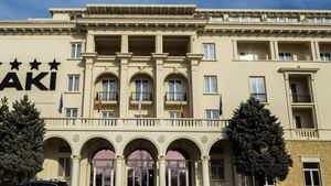 „Ați luat un miliard ca să distrugeți litoralul?”. Celebrul milionar român a dezvăluit dialogul pe care l-a auzit în fața hotelului Iaki, deținut de Gică Hagi