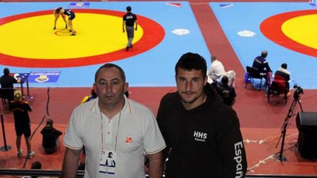 Luptătorul care a slăbit 7 kilograme în două zile fără să mănânce. Ionuț Buhăianu e campion național, bursier la Universitatea Alexandru Ioan Cuza și în timpul liber schiază. "Știu că am de dăruit sportului ceea ce merită"