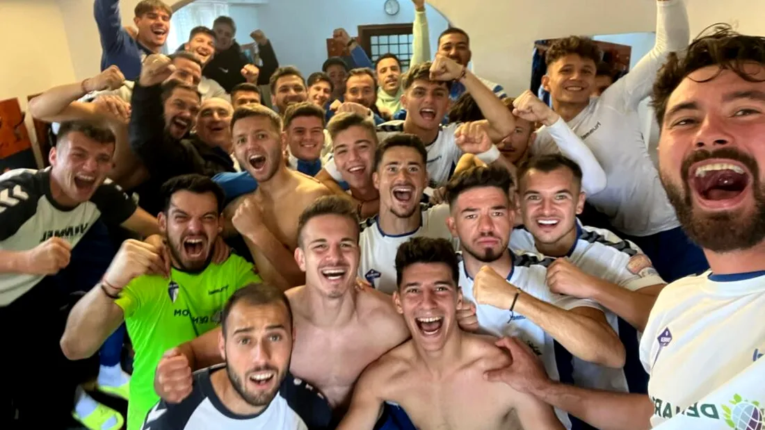 VIDEO | Atmosferă superbă la Dej, după ce Unirea a mai bifat o victorie. Echipa a sărbătorit cu fanii succesul cu FC Brașov. Dragoș Militaru: ”E cel mai bun moment din istoria clubului”