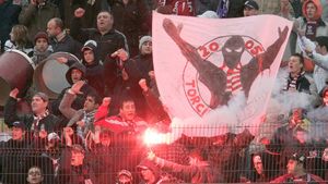 Șase persoane interzise pe stadioane după Rapid - Poli Timișoara