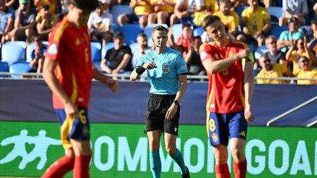 Arbitrul olandez, o nouă decizie șocantă și controversată: l-a eliminat direct pe Vladislav Blănuță. Spania U21 a marcat apoi două goluri în câteva minute