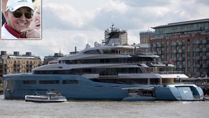 Patronul miliardar al lui Tottenham, Joe Lewis, are un super-yacht de 125 de milioane de euro, dotat cu un teren de tenis, acoperit, în mărime naturală!