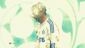 VIDEO Ropotan a scăpat de lovitură!** Un coleg de la Dinamo a primit un "head-shot" în timpul derby-ului cu Spartak
