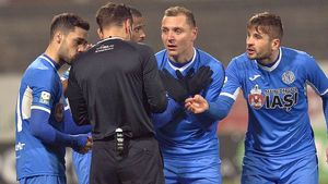 Trică și Cioinac, obligați de CSM Poli Iași să plătească din propriul buzunar amenzile primite după meciul cu Dinamo